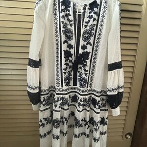 Elegant Tory Burch Gabriella White and Black Embroidered Dress Size 4